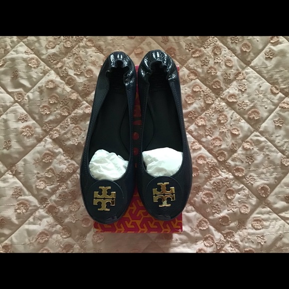 Tory Burch Ladies Navy Blue Patent Flats. - Picture 9 of 14